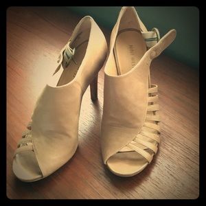 Nine West nude heels